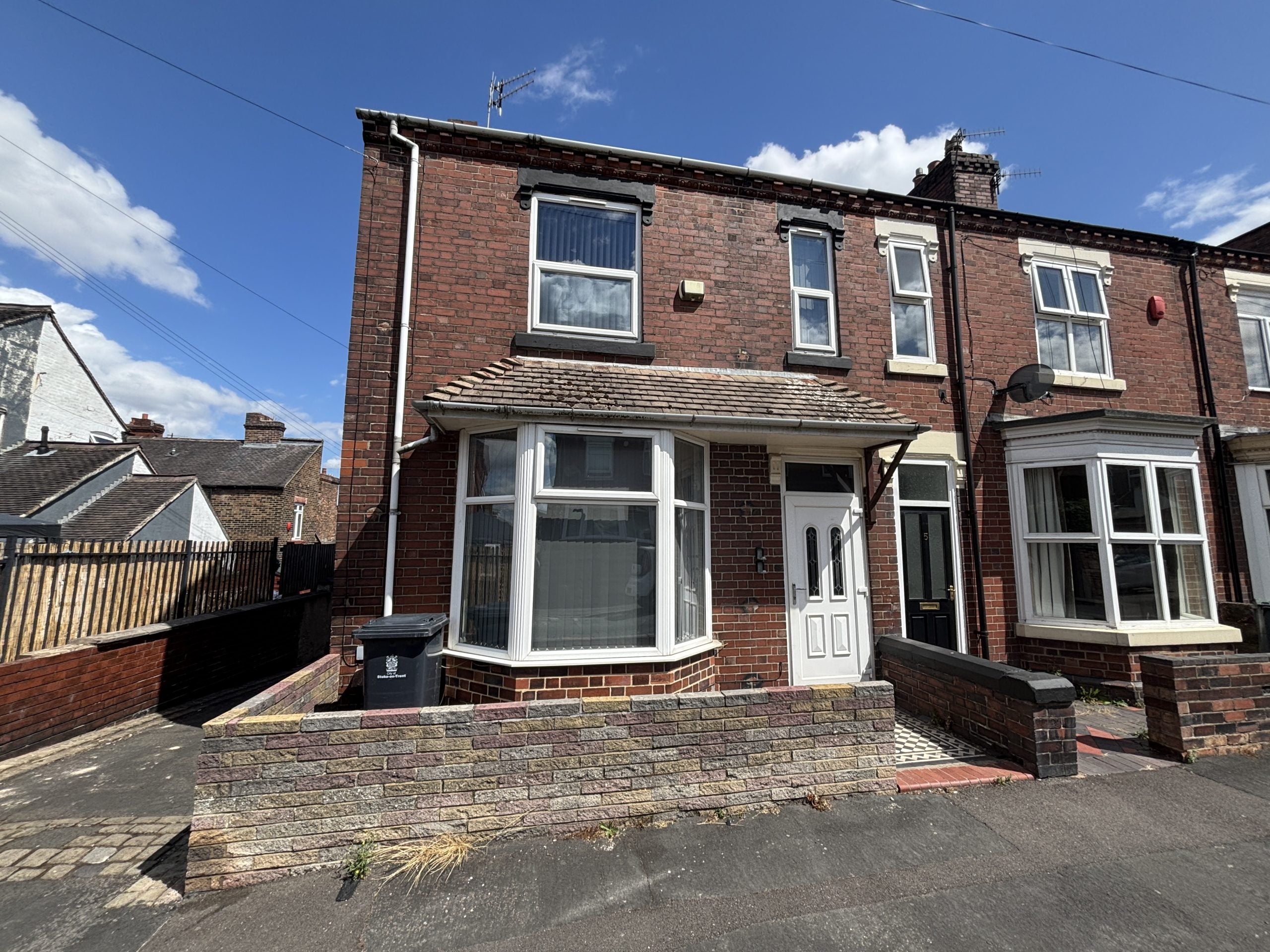 Room Lockett Street in Stoke-On-Trent
