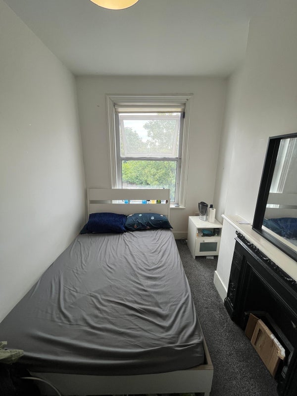 Room Eltham High Street in Greater London