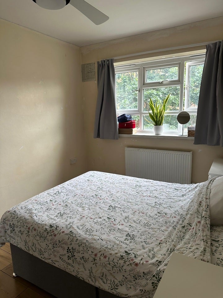 Room Cherbury Street in Greater London