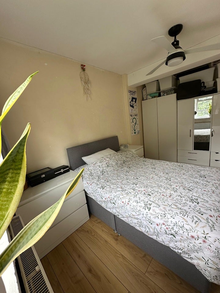 Room Cherbury Street in Greater London