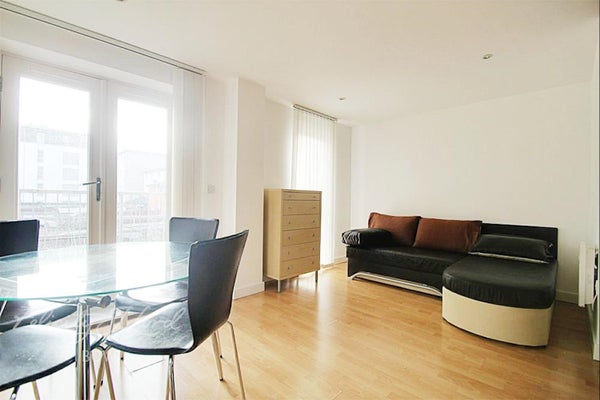 Flat Tredegar Road in London
