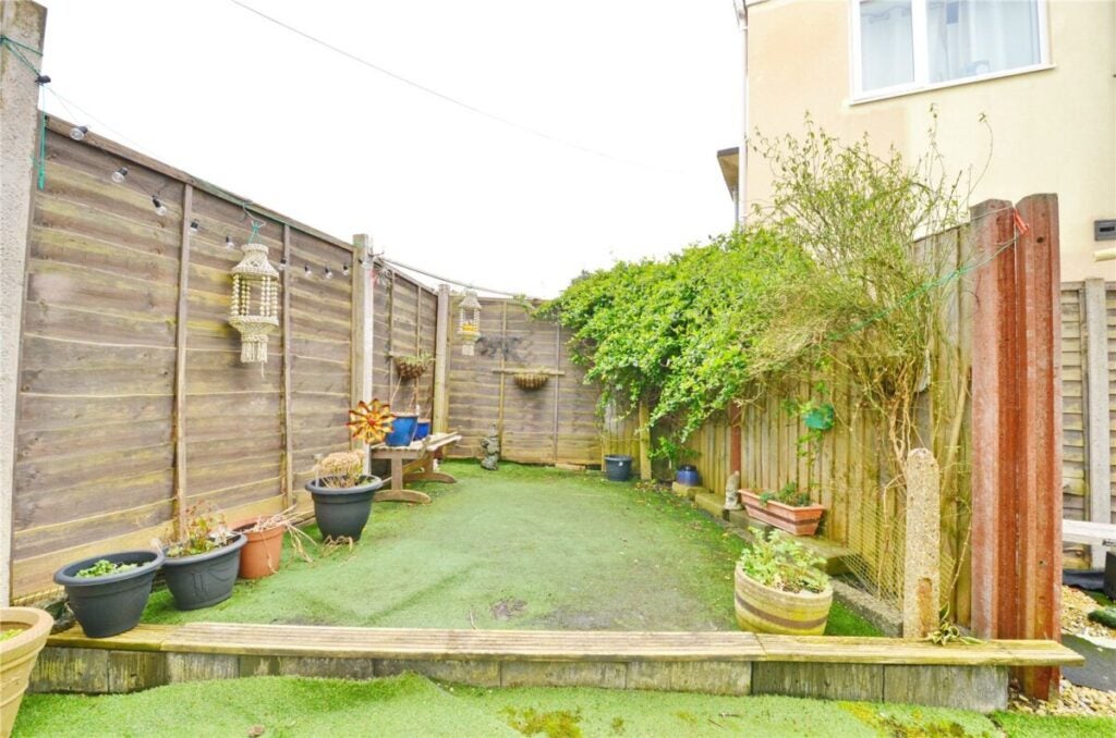 Flat Landseer Avenue in Bristol