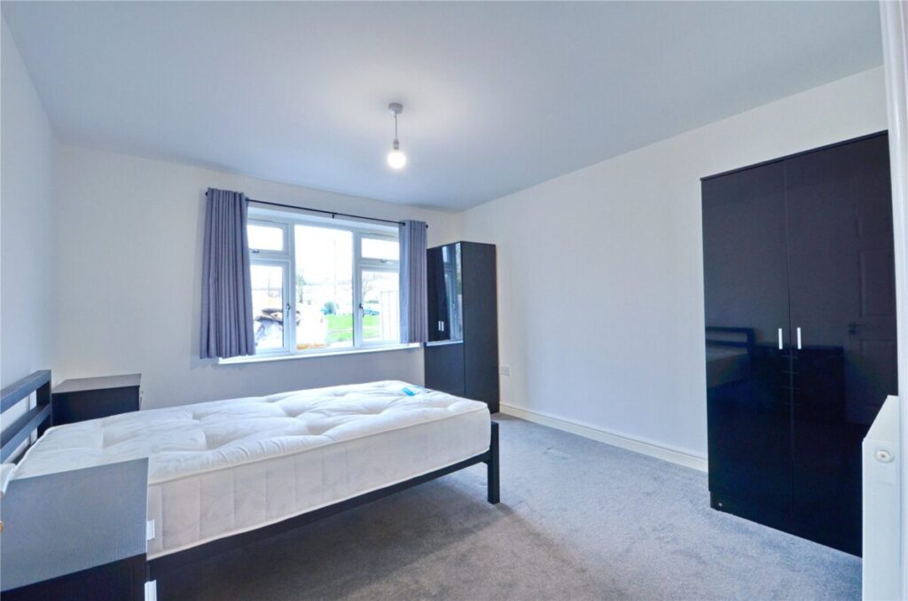 Flat Landseer Avenue in Bristol