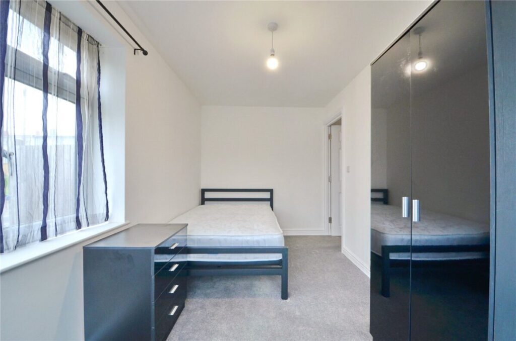 Flat Landseer Avenue in Bristol
