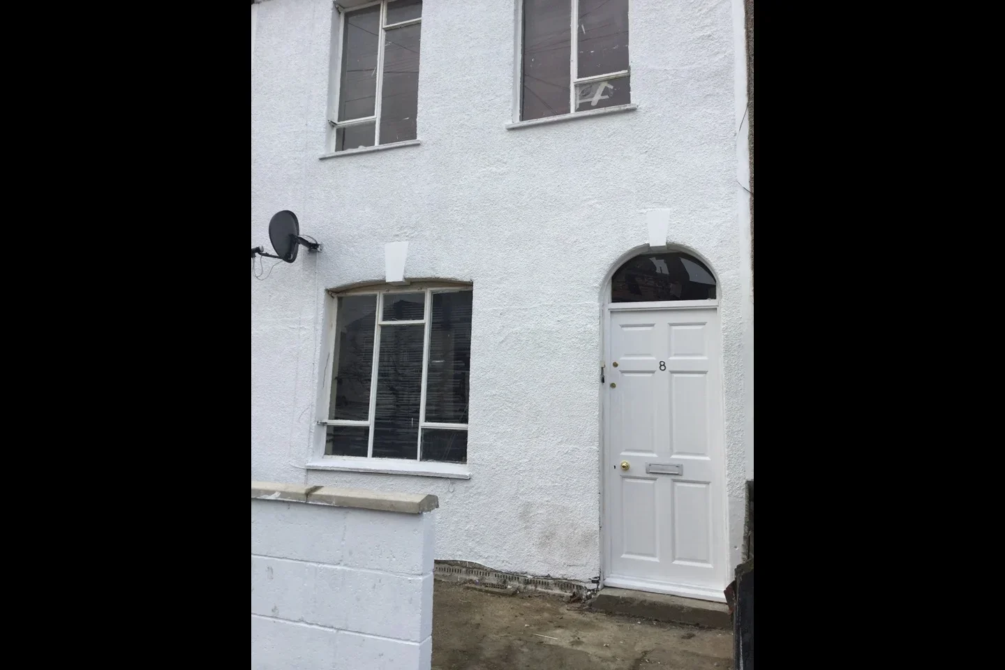 Flat Denmark Road in Greater London