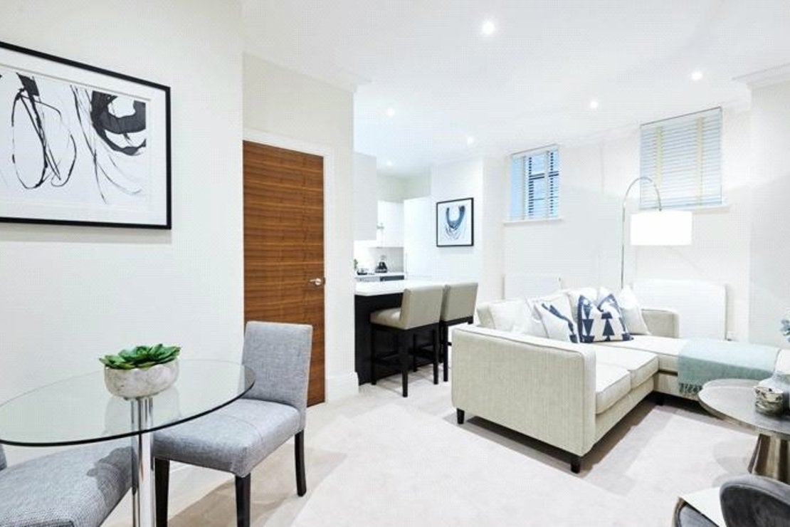 Flat Rainville Road in Greater London