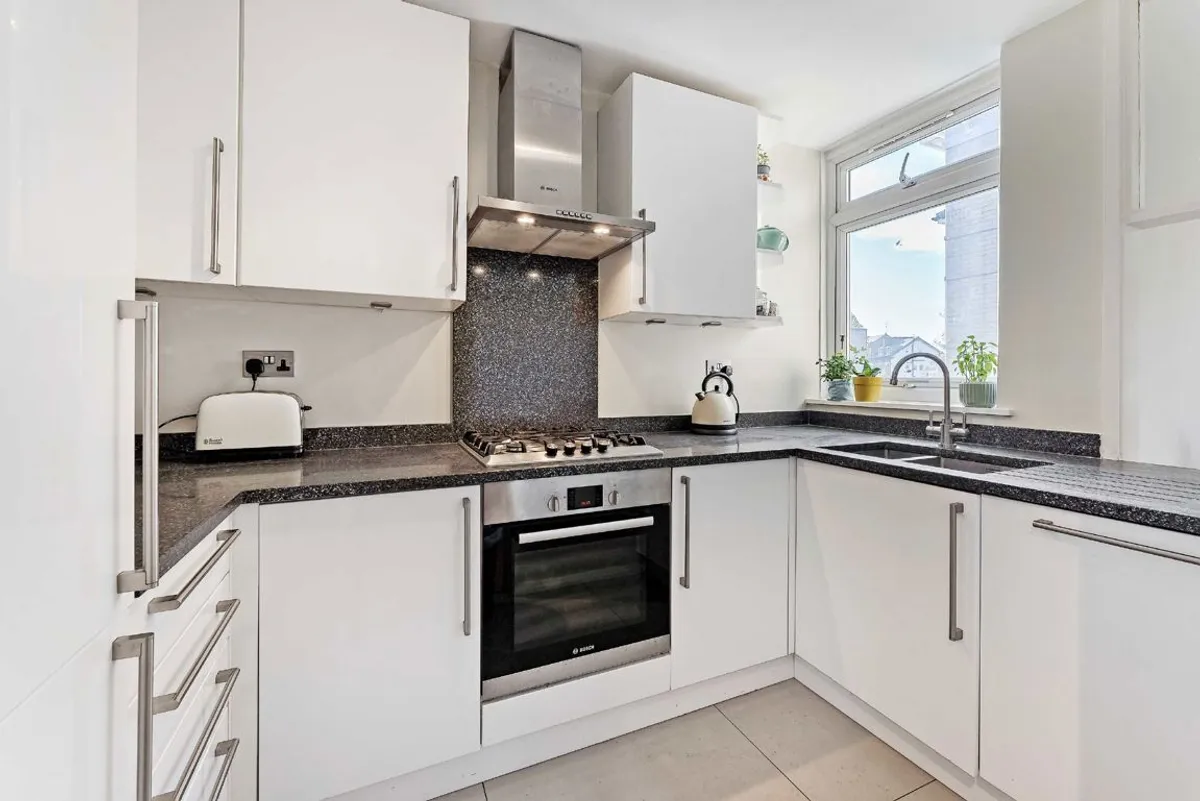 Flat Balham Park Road in Greater London