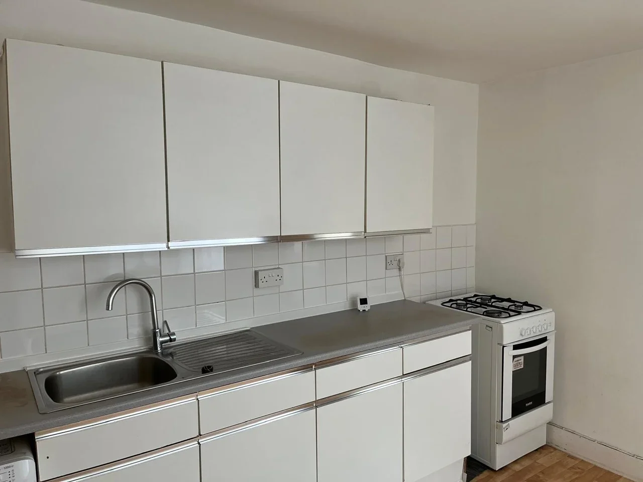 Flat Seventh Avenue in Greater London
