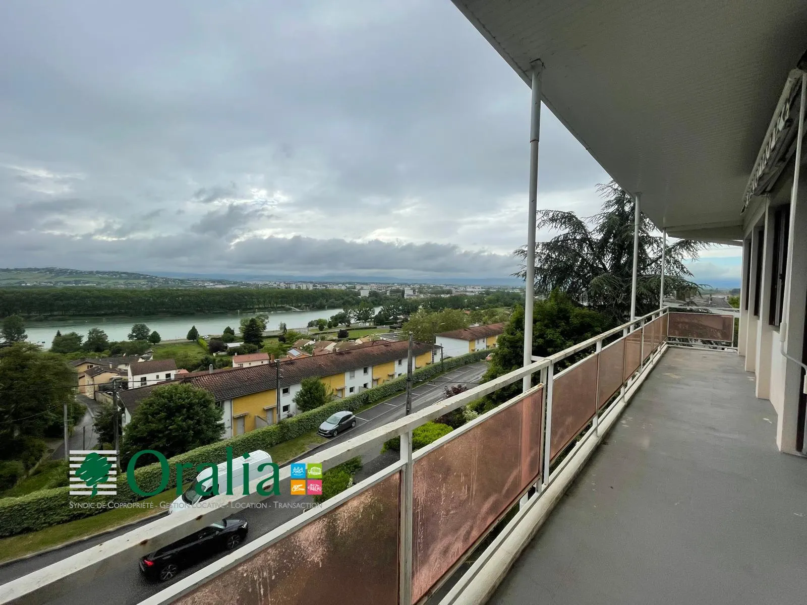 Flat Rue de la Mairie in Jassans-Riottier