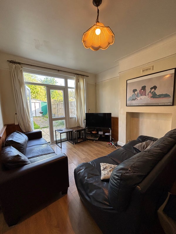 Room Parkthorne Road in Greater London