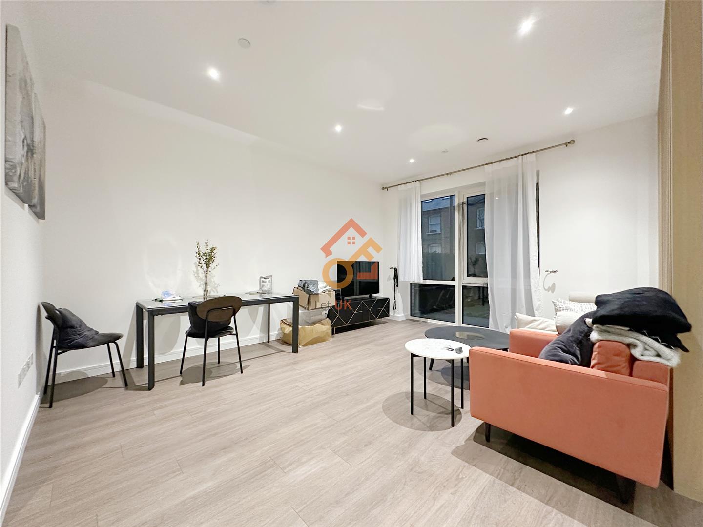 Flat Leamore Street in Greater London