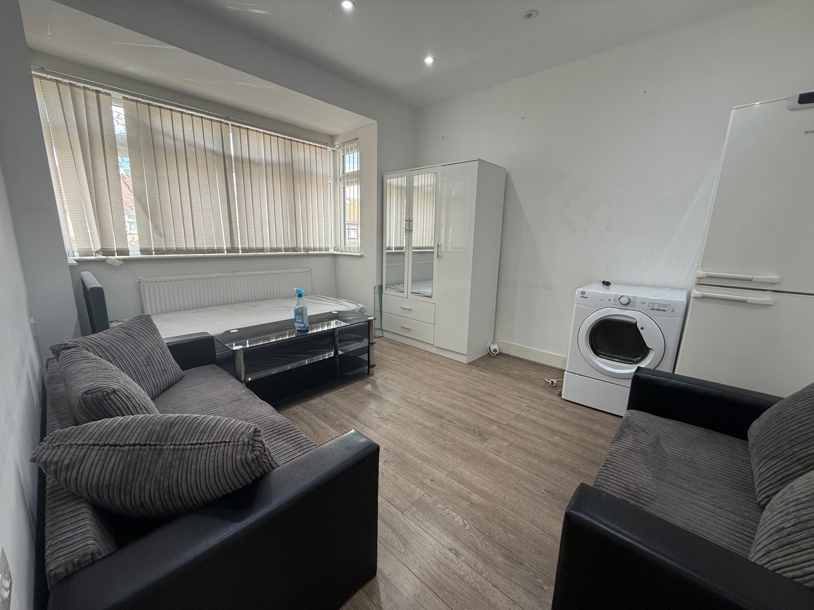 Flat Greenland Crescent in Greater London