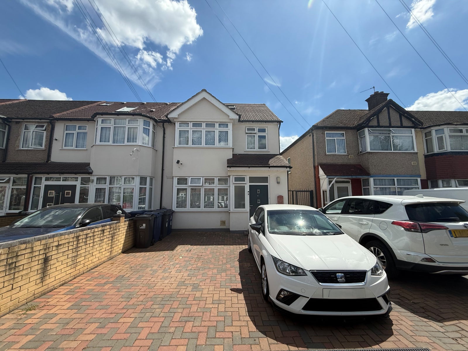 Flat Greenland Crescent in Greater London