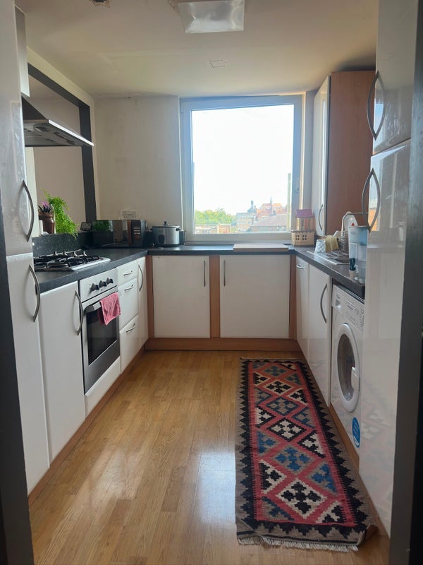 Room Swainson Road in Greater London
