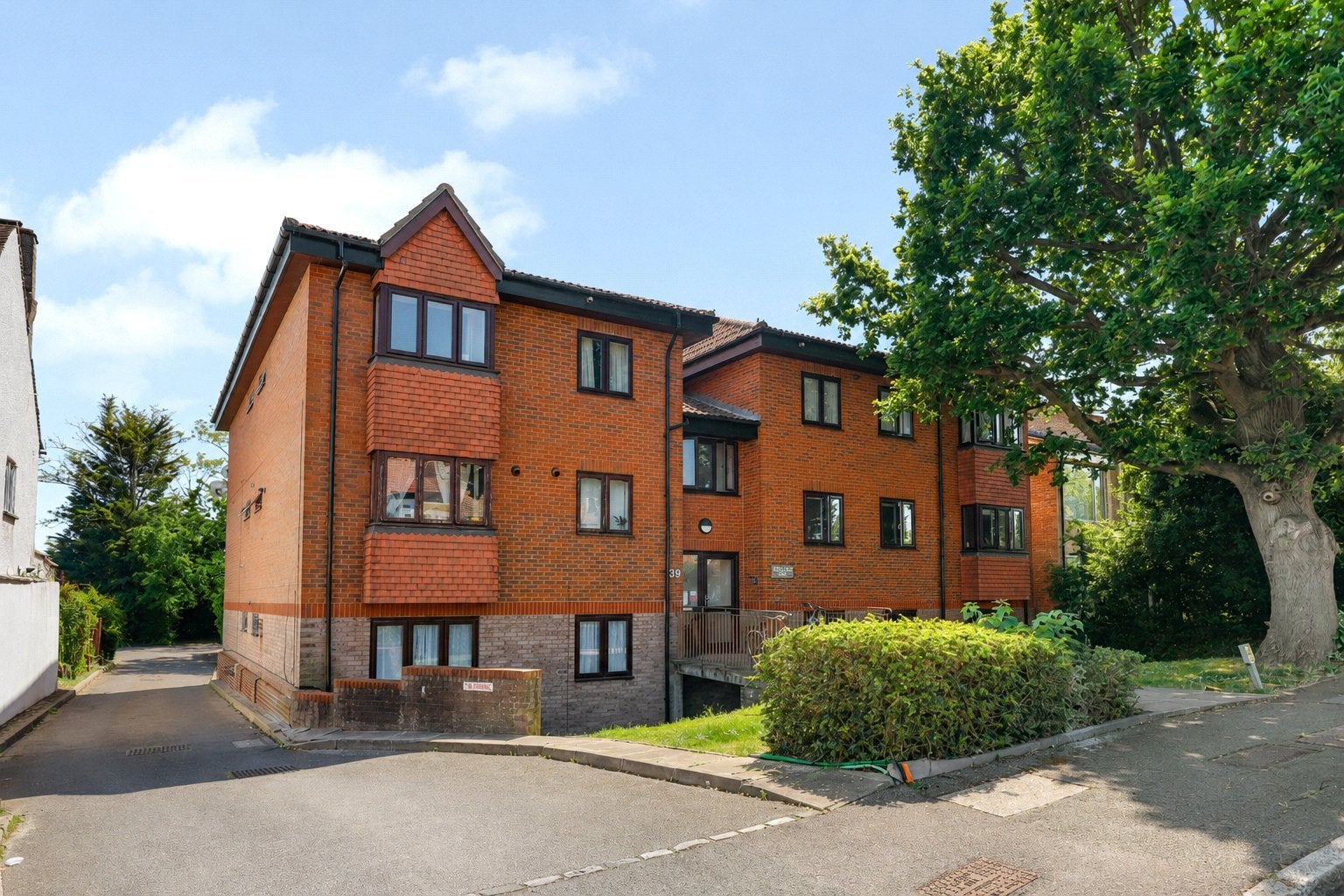 Flat Pittville Gardens in Greater London