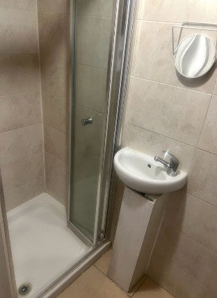 Flat Wyresdale Crescent in Greater London