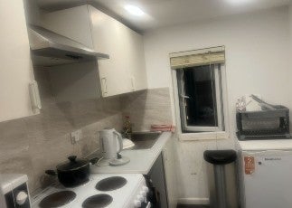 Flat Wyresdale Crescent in Greater London