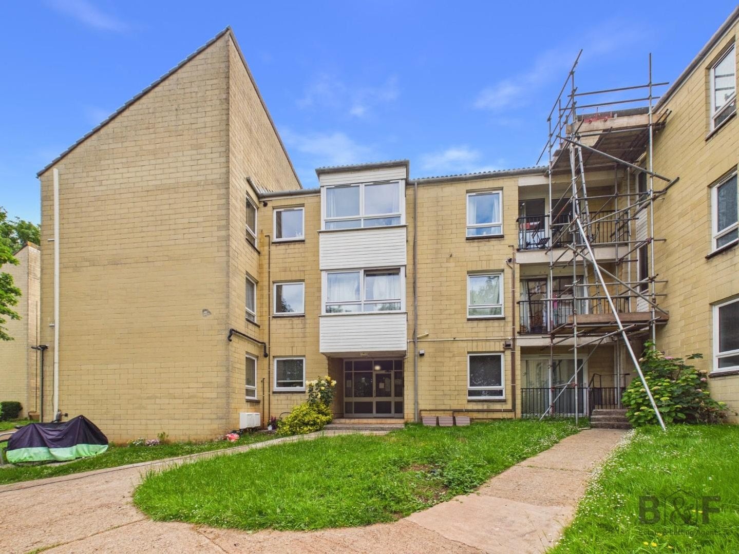 Flat Overnhill Road in Bristol