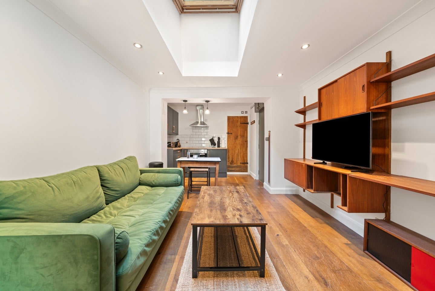 Flat Kingsland Road in Greater London