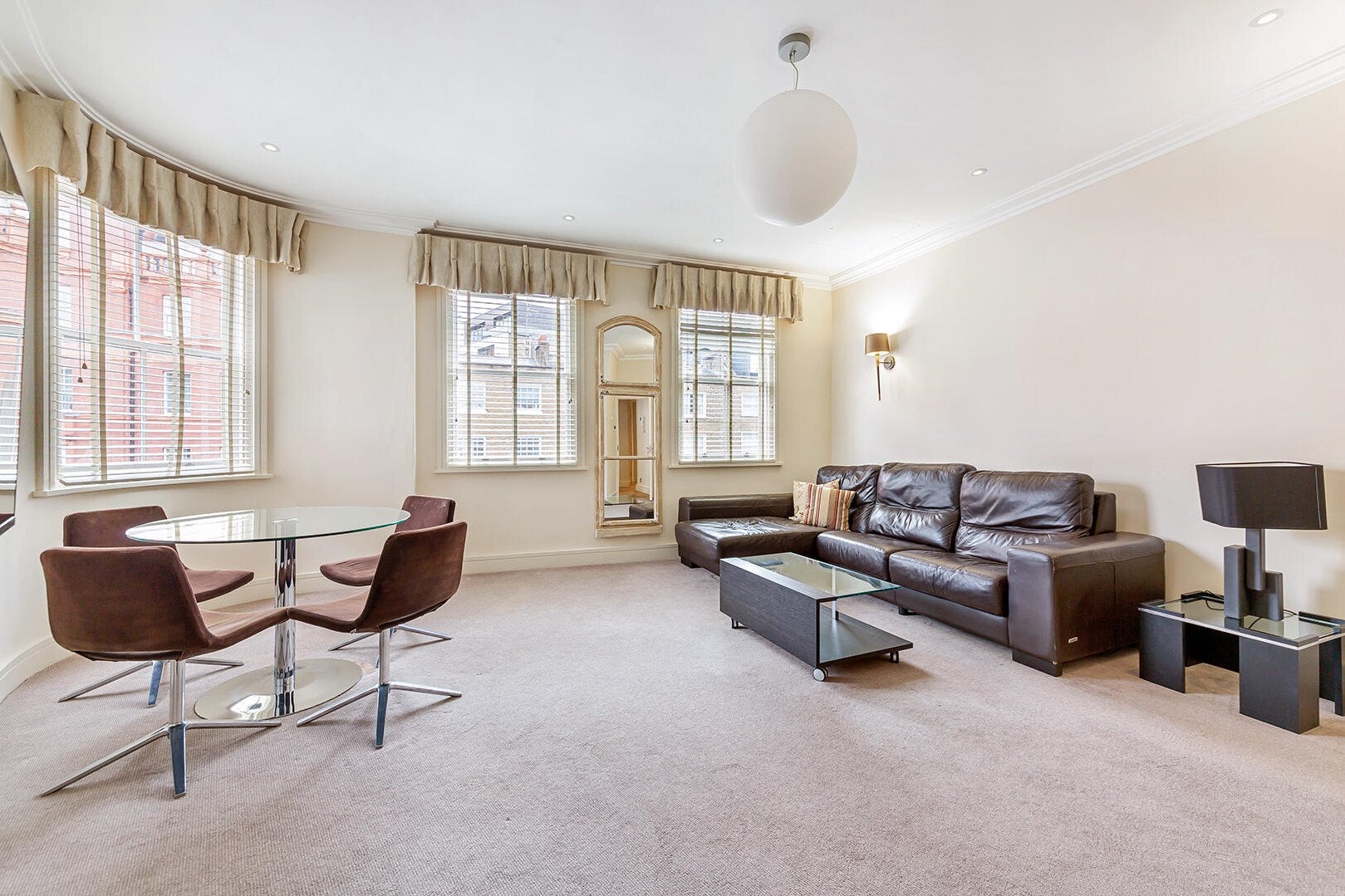 Flat Montpelier Street in City of Westminster