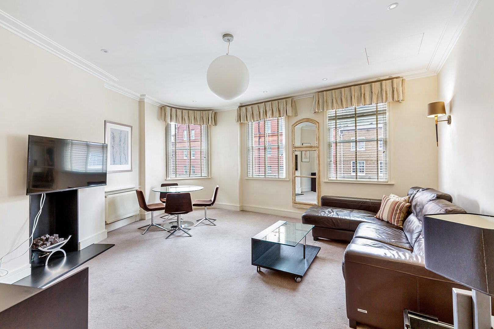 Flat Montpelier Street in City of Westminster