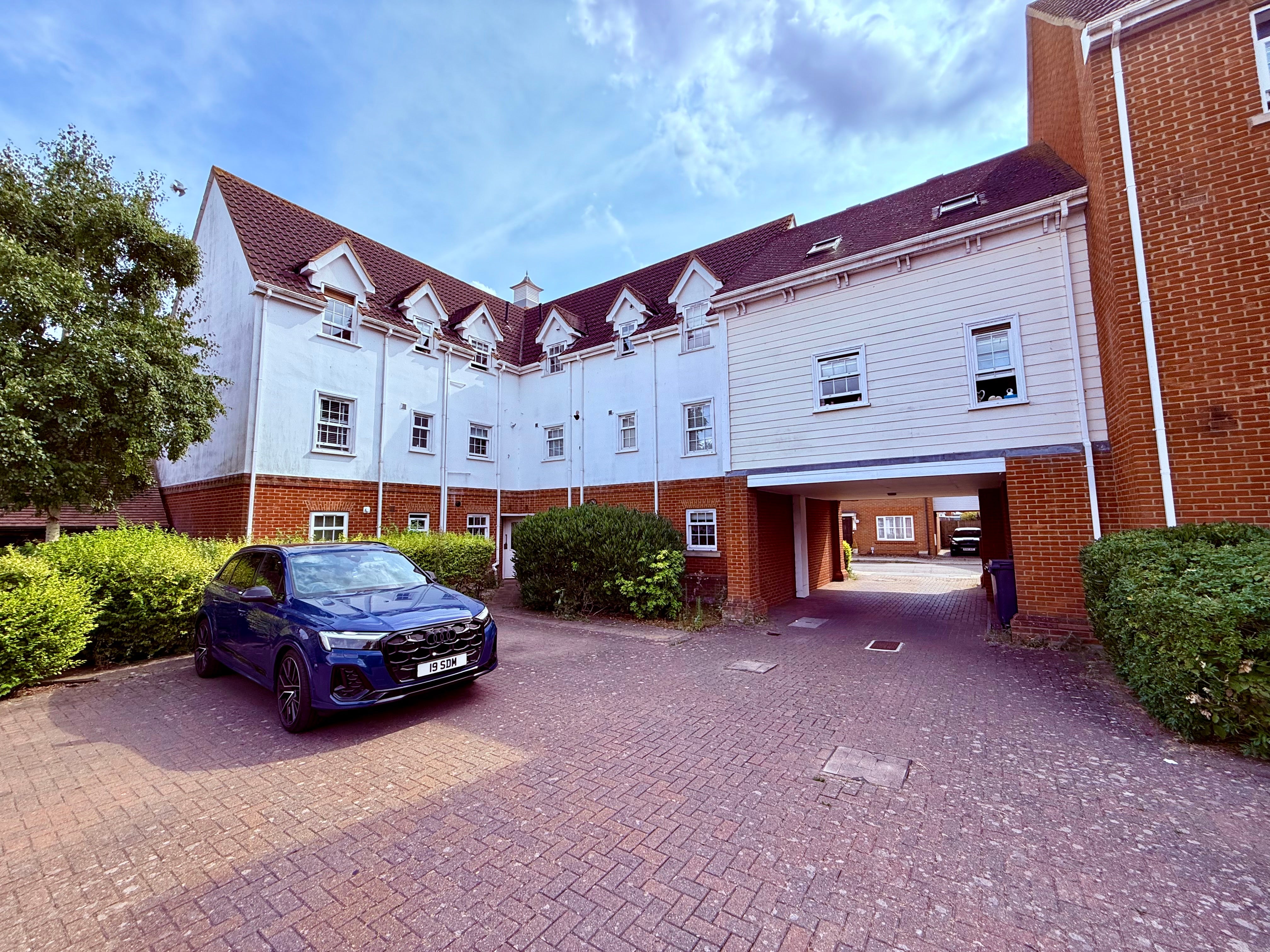 Flat Burnell Gate in Chelmsford