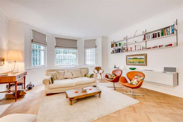 Flat Pembridge Square in Greater London