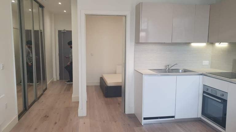Flat Mondial Way in Greater London