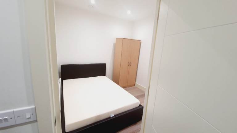 Flat Mondial Way in Greater London