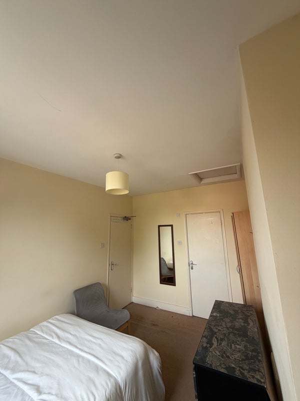 Room Rhoda Street in Greater London