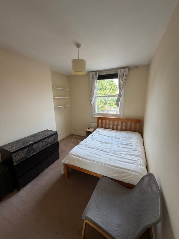 Room Rhoda Street in Greater London