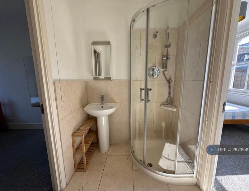 Room Rhoda Street in Greater London