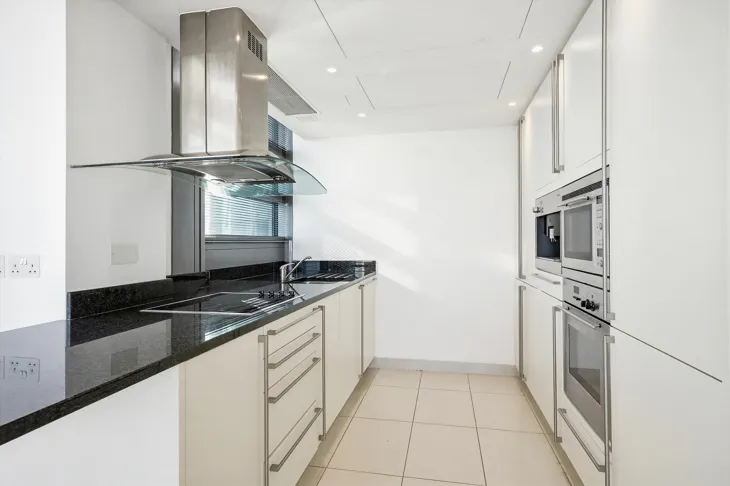 Flat Hertsmere Road in Greater London