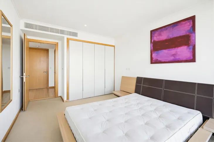 Flat Hertsmere Road in Greater London