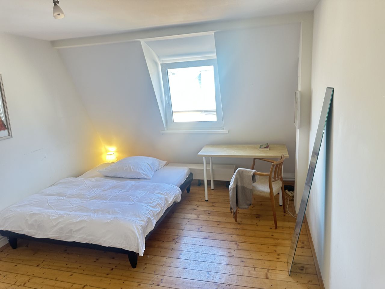 Zimmer Basaltstraße in Frankfurt am Main