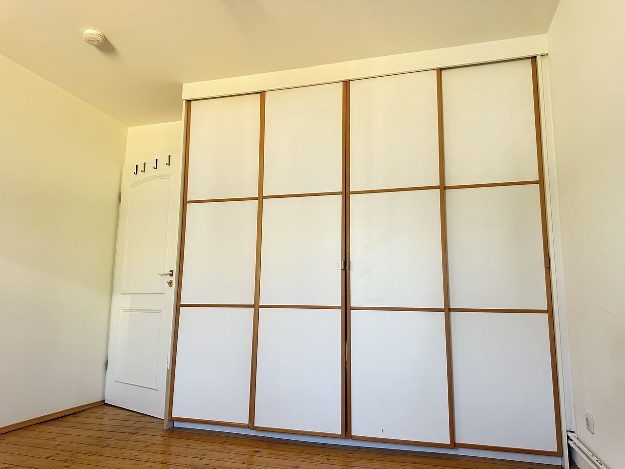 Zimmer Basaltstraße in Frankfurt am Main