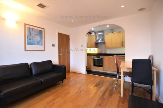 Flat Lyon Road in Greater London