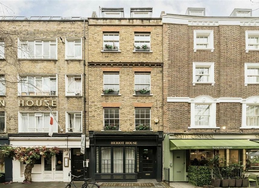 Flat Windmill Street in Greater London