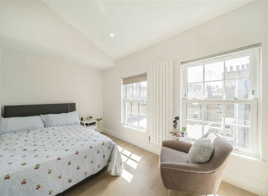 Flat Windmill Street in Greater London