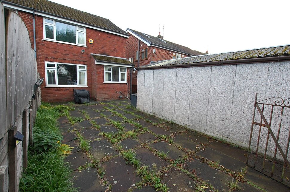 Flat Broadway in Failsworth