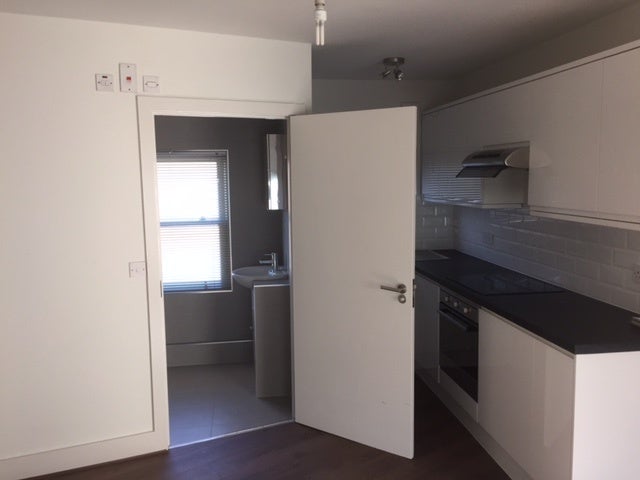 Flat Devonshire Road in Greater London