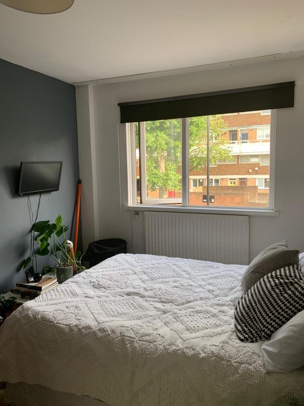 Room Pownall Road in Greater London