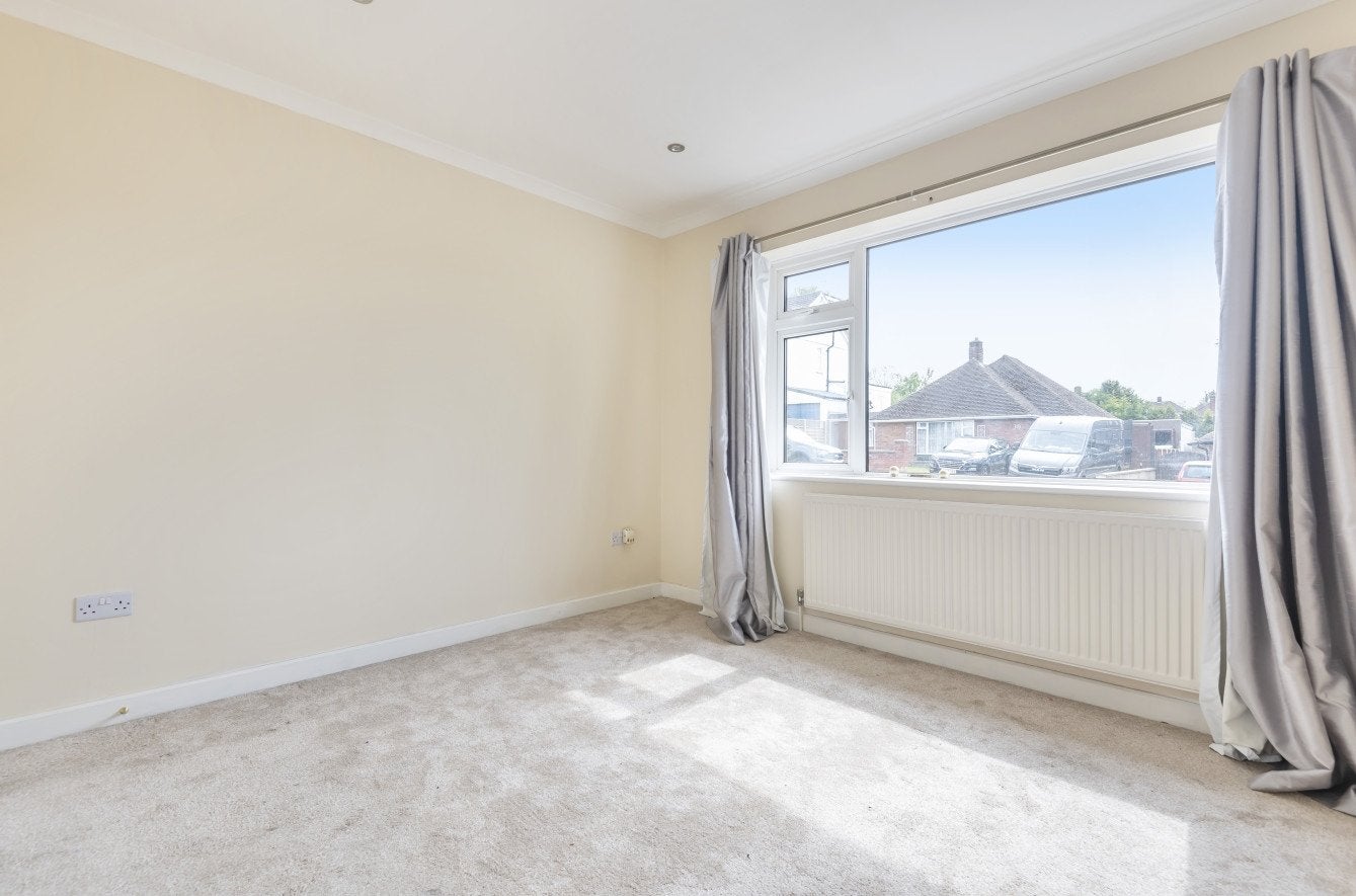 House Ridgeway Crescent in Greater London