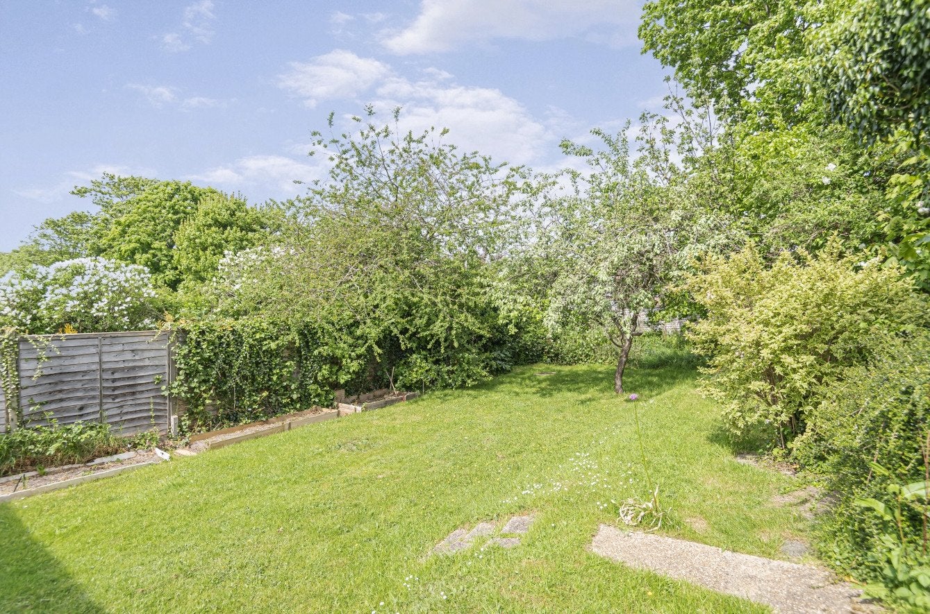 House Ridgeway Crescent in Greater London