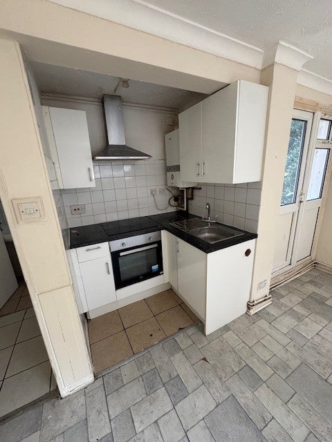 Flat North Drift Way in Luton