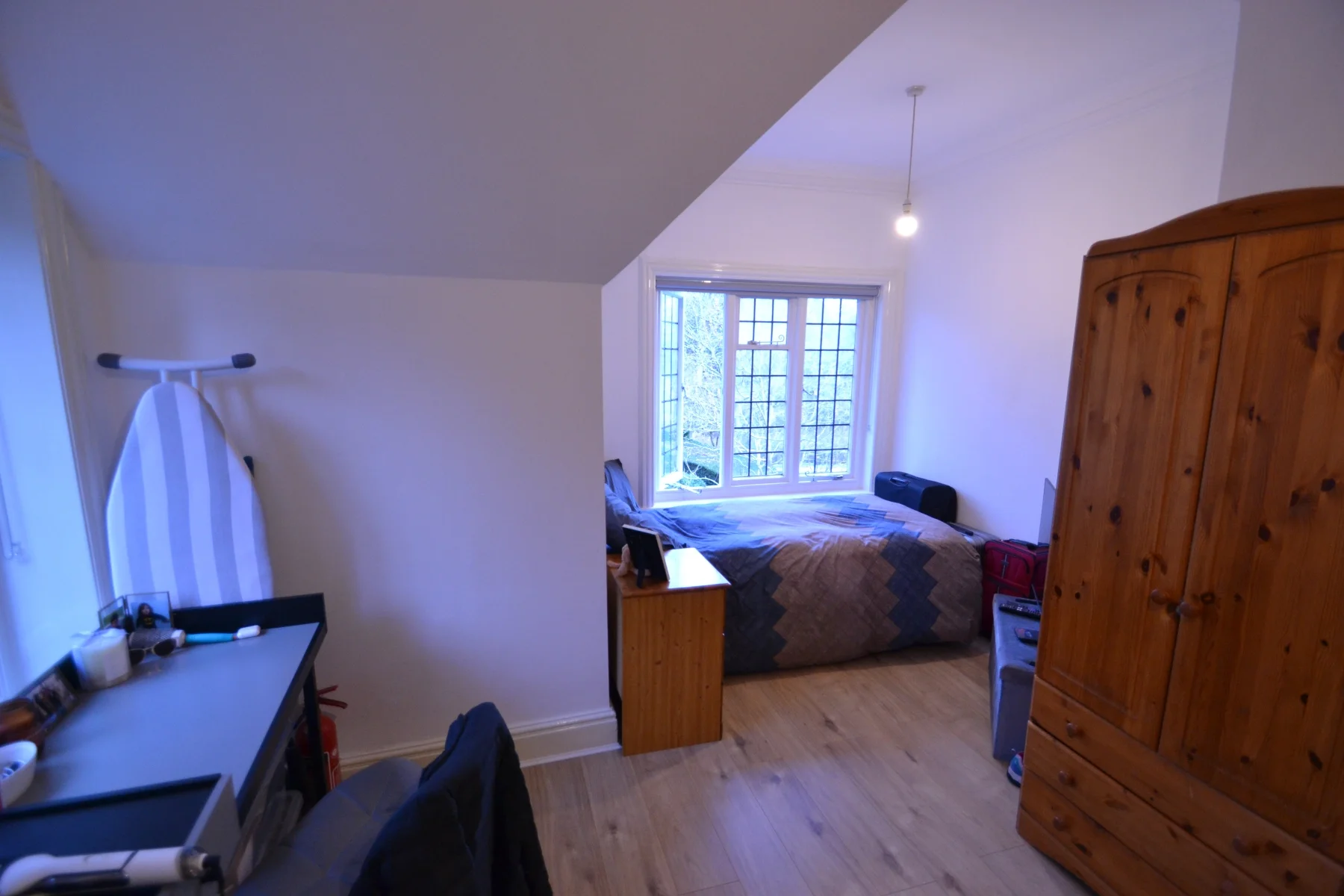 Flat Cowfold Road in Horsham