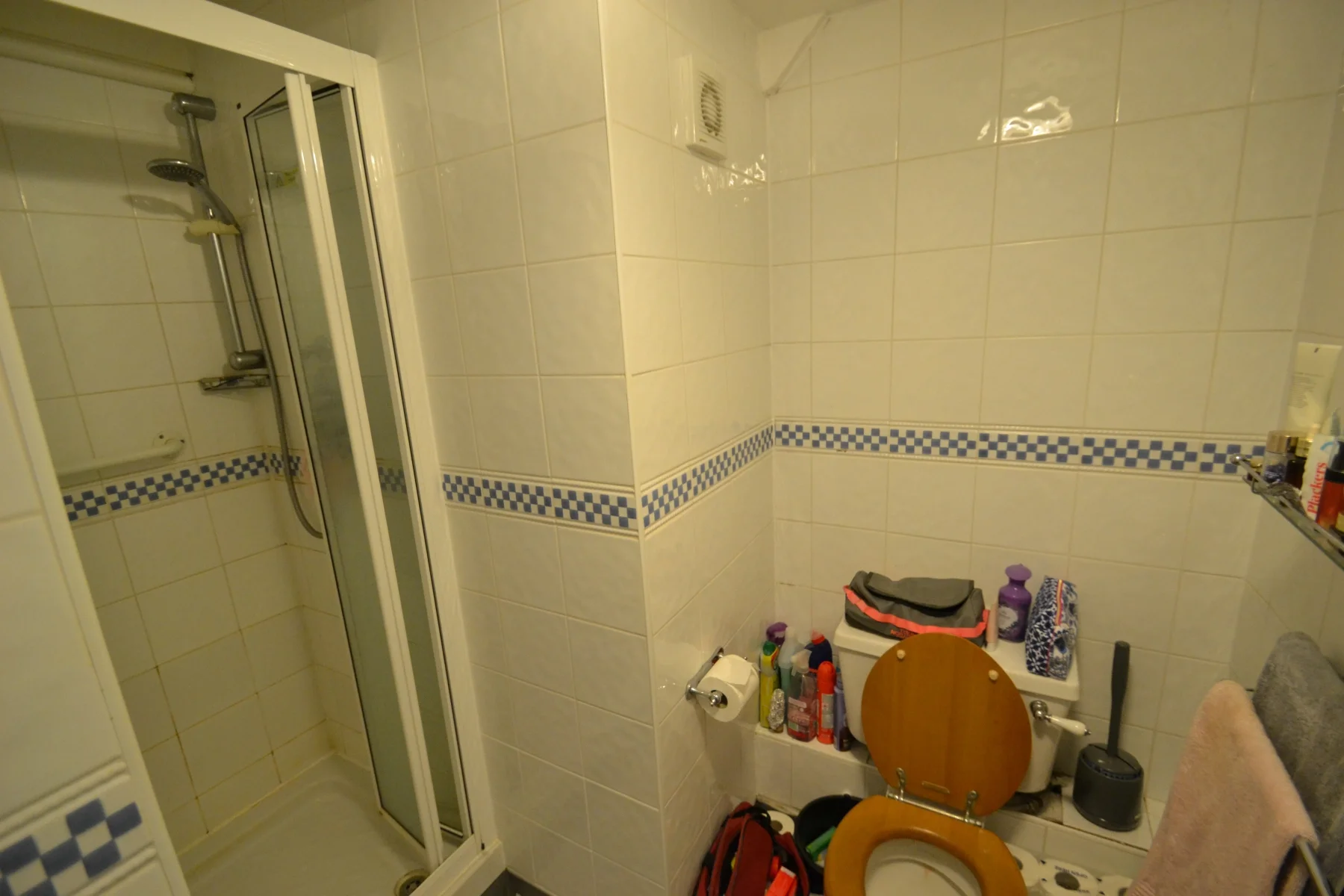 Flat Cowfold Road in Horsham