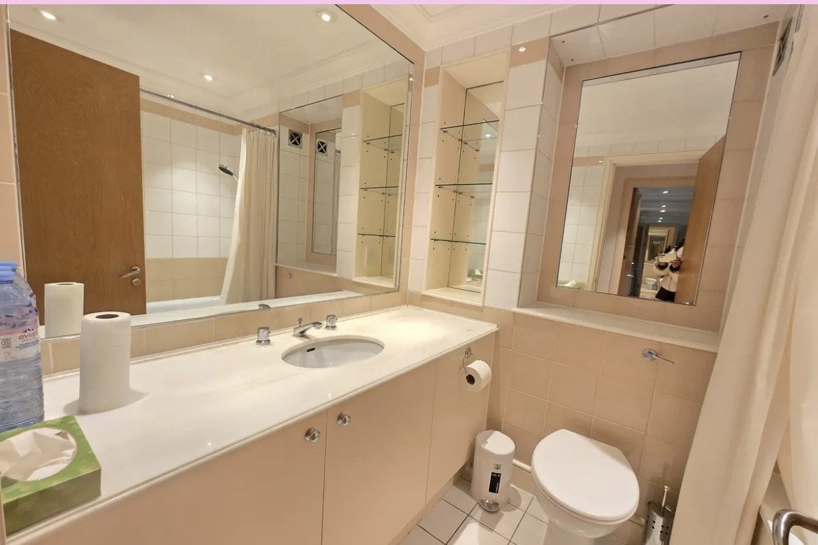 Flat Star Place in Greater London