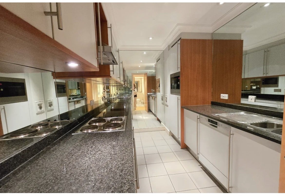 Flat Star Place in Greater London