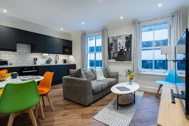 Flat Sheen Road in Greater London
